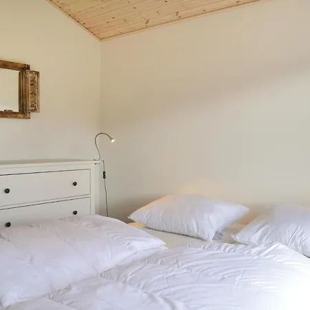 Semesterbostad Four-bedroom Holiday In