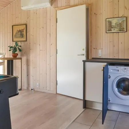 Four-bedroom Holiday In Semesterbostad