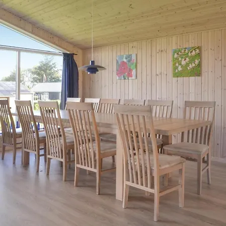 Semesterbostad Four-bedroom Holiday In
