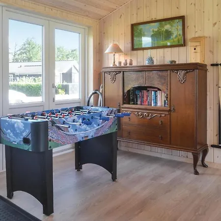 Semesterbostad Four-bedroom Holiday In